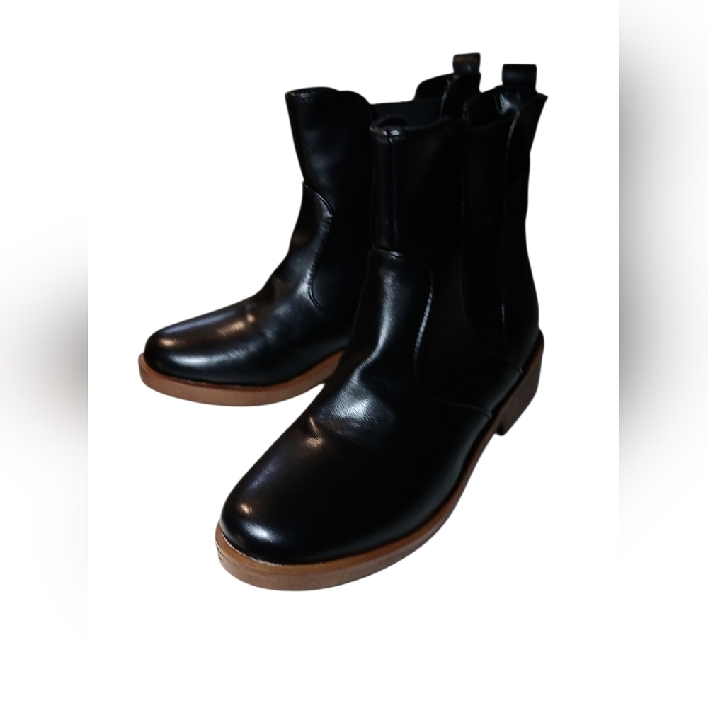 NWOT Black Booties W Elastic Size 6.5